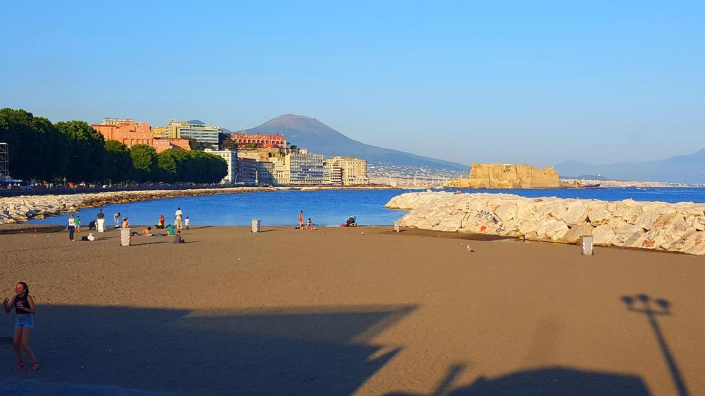 Daily Napoli - Lungomare Hotell Exteriör bild